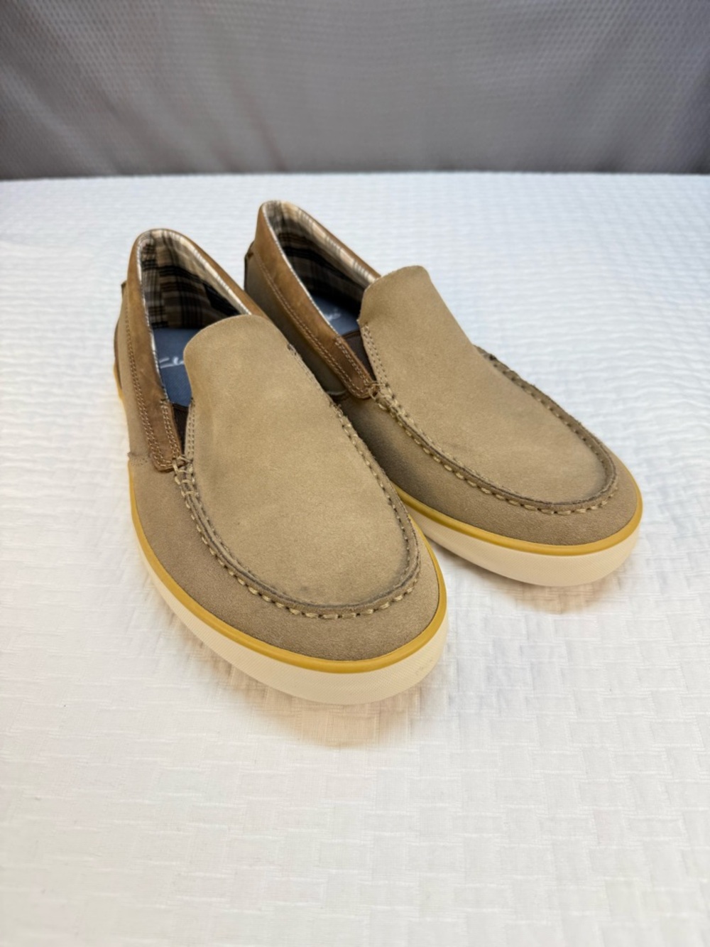 Clark’s Men's Slip-On Suede Loafers in Tan Size 9 1/2